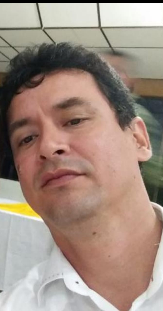 Foto de Luis Eduardo Arocha desarrolando un proyecto